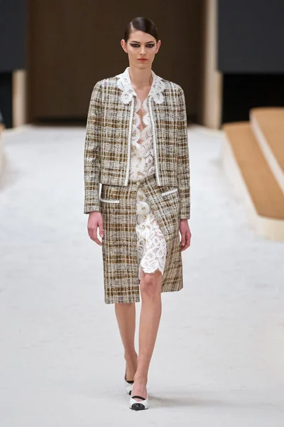 Look 14
